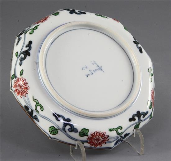 A Japanese Kakiemon style octagonal dish, late 19th/early 20th century, 14.5cm wide